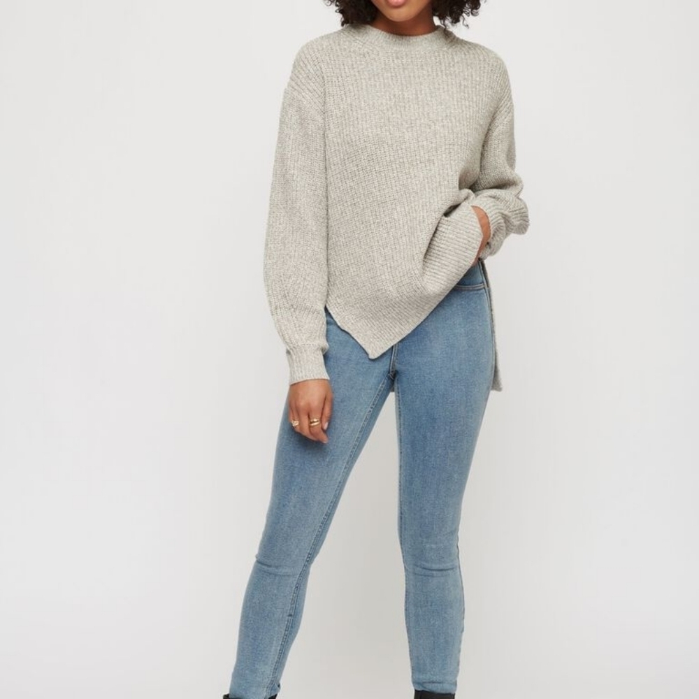 Cute high waisted light wash jeans 👖